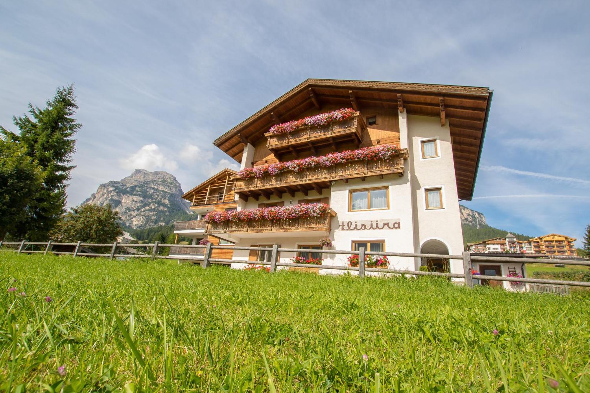 فندق Dolomitdreams لا فيلا المظهر الخارجي الصورة
